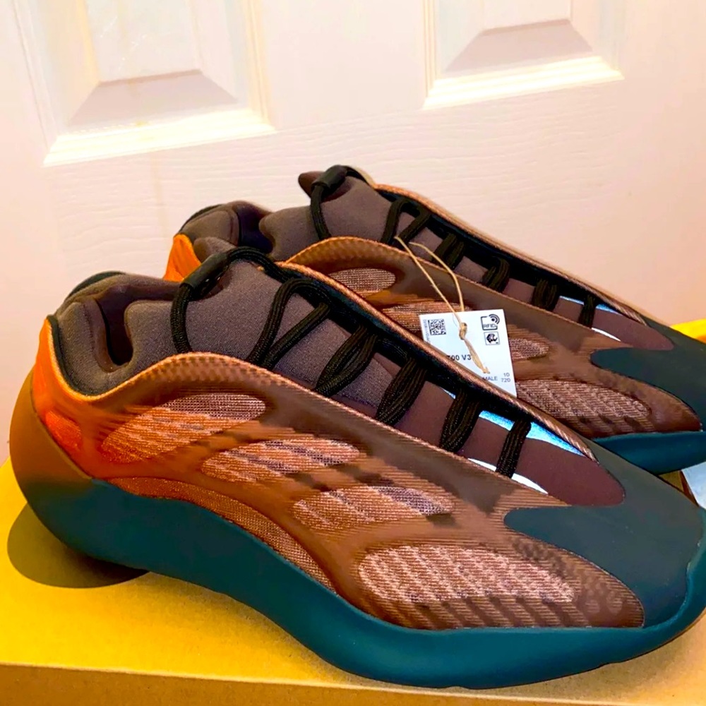 Adidas Yeezy 700 V3 Copper Fade